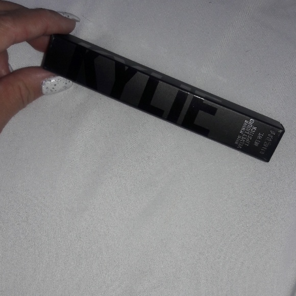 KYLIE liquid velvet lip stick - Picture 4 of 4